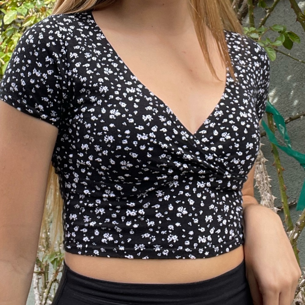 tilts floral crop top